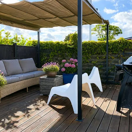 Bright With Large Terrace Near Dom wakacyjny *